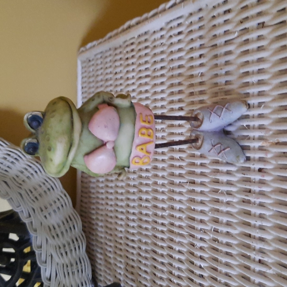 Frog statue